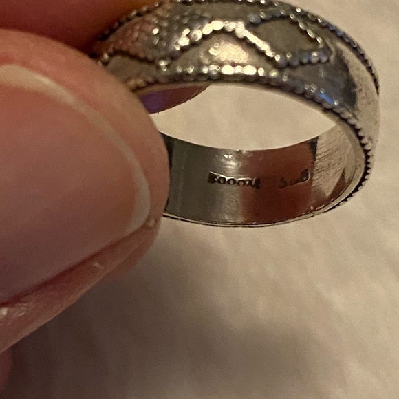 🔥Sterling Silver Vintage Women’s Band Ring w/triangular rare designs Stamped 925 - Picture 2 of 8